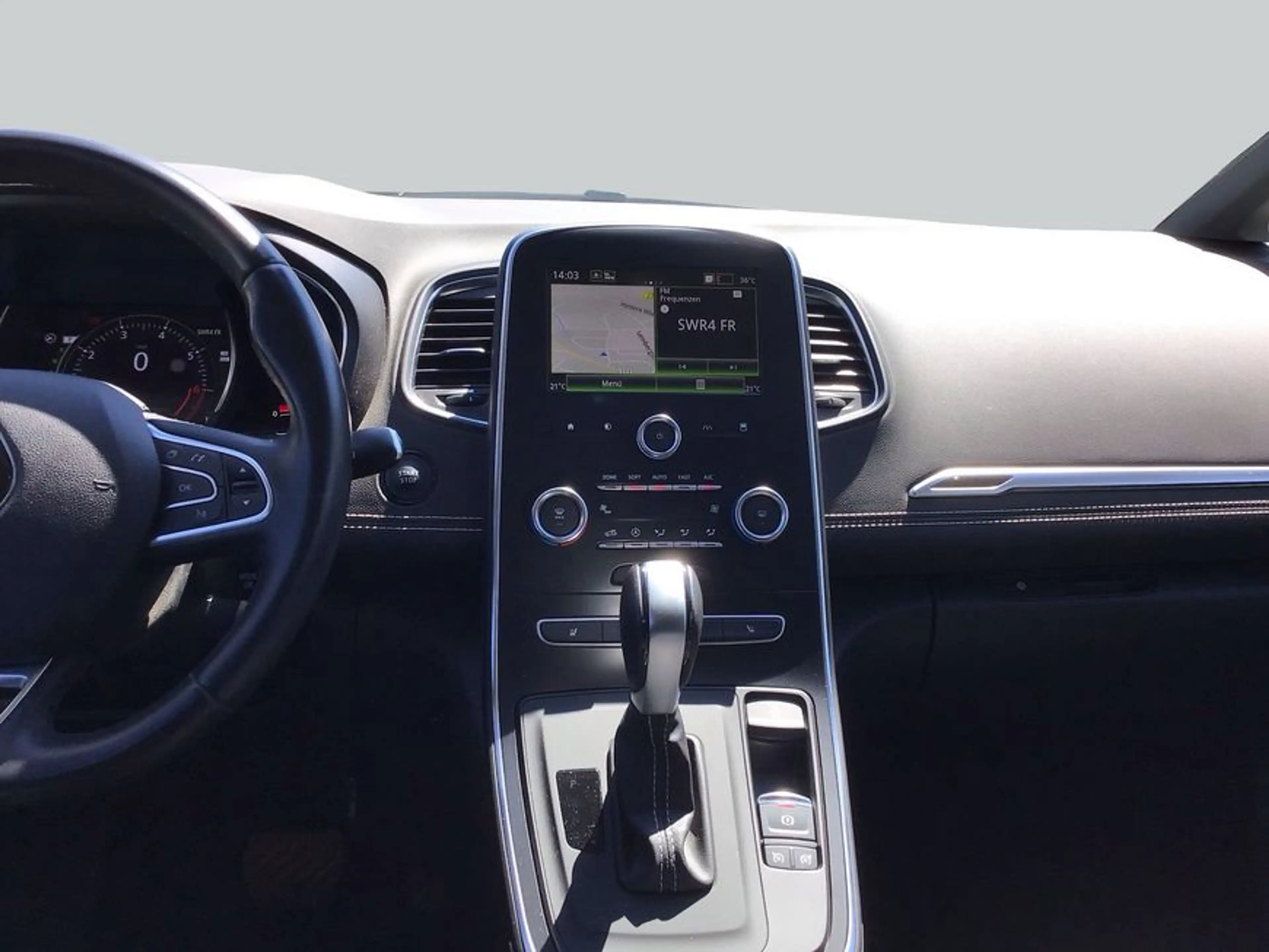 Renault Scenic TCe 140 GPF EDC INTENS — photo 14