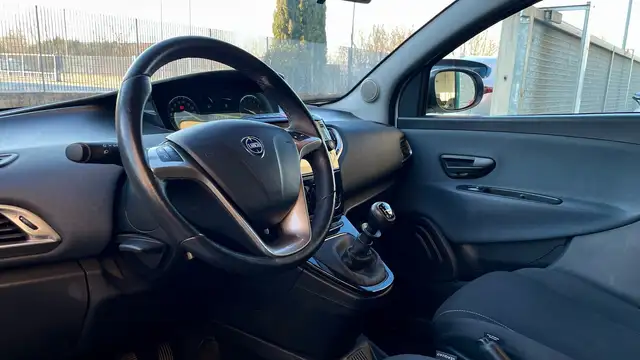 Lancia Ypsilon view 14