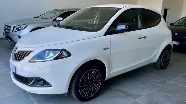 Lancia Ypsilon view 3