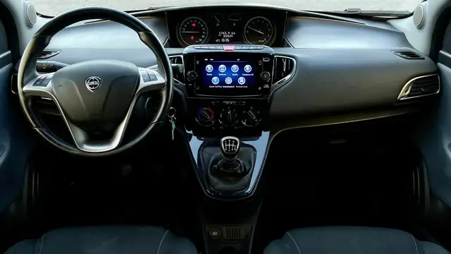 Lancia Ypsilon view 7