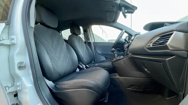 Lancia Ypsilon view 11