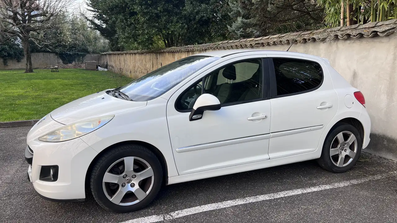 Peugeot 207 1.6 HDi 16v 110ch FAP Sport Pack