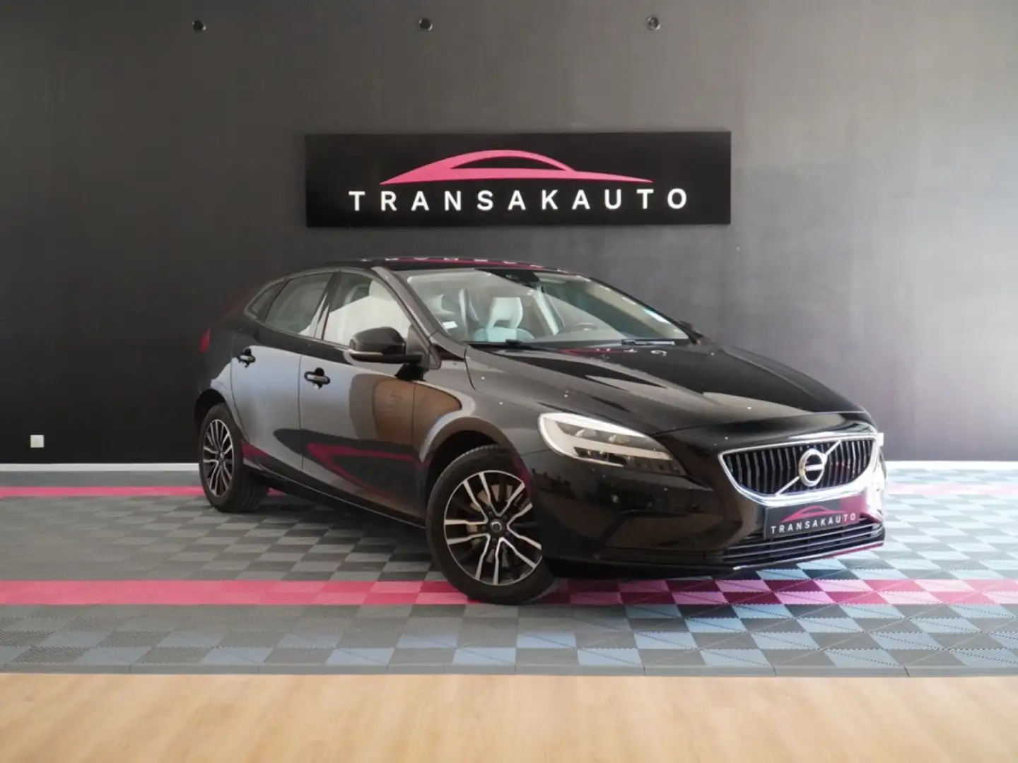 Volvo V40 CROSS COUNTRY D2 120 Geartronic 6 Cross Country Noir - 1