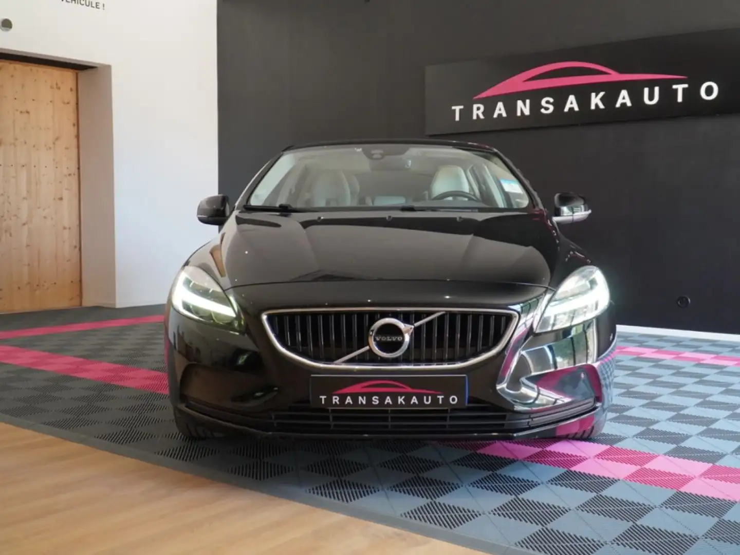 Volvo V40 CROSS COUNTRY D2 120 Geartronic 6 Cross Country Noir - 2