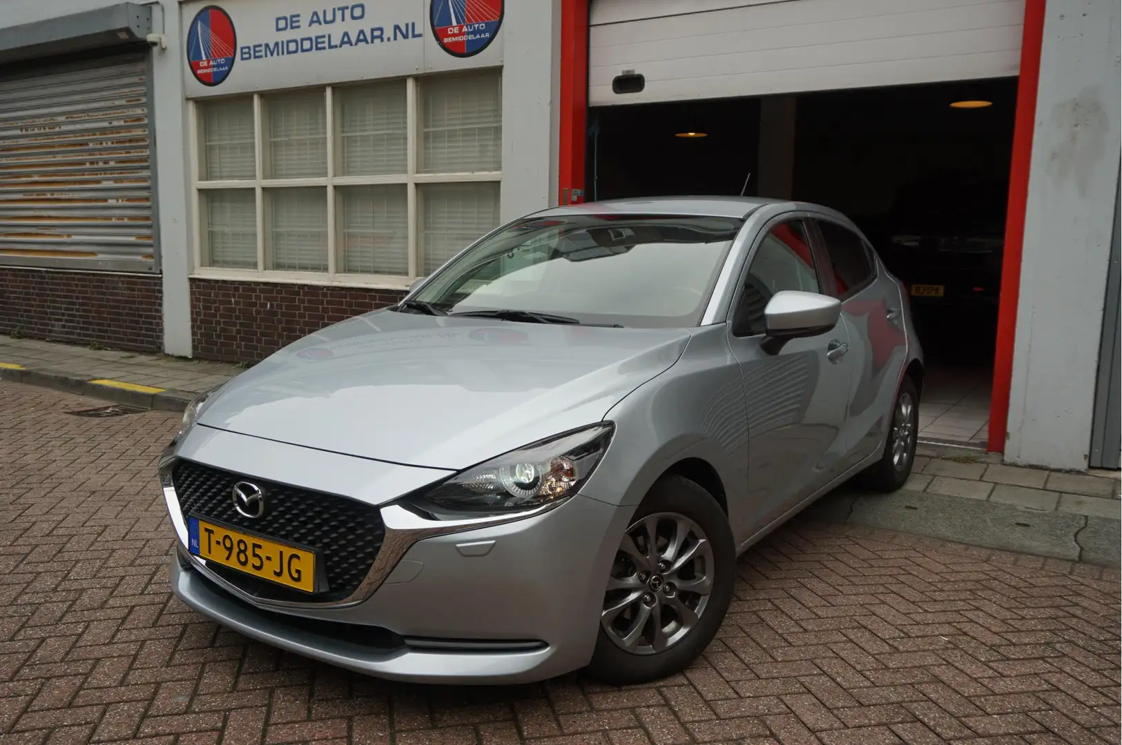 Mazda 2 1.5 Skyactiv-G Comfort Sport Aut6 | Navi | Apple C Grijs - 2
