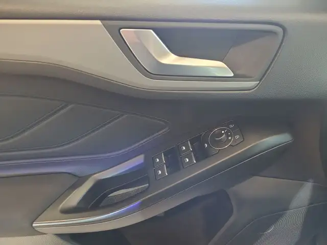 Ford Focus view 8