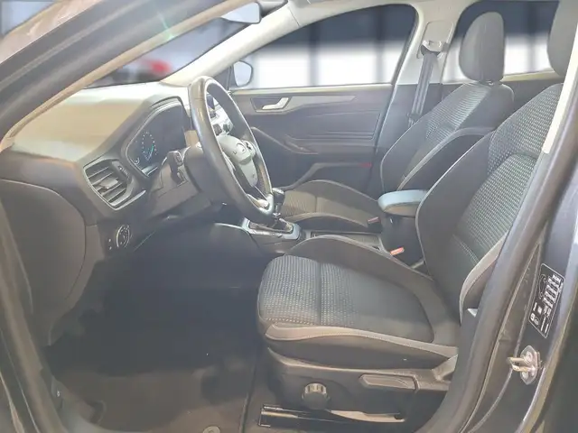 Ford Focus view 9