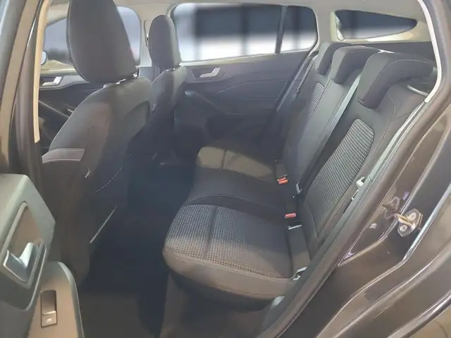Ford Focus view 14