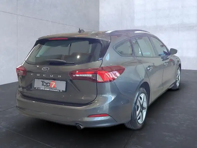 Ford Focus view 5