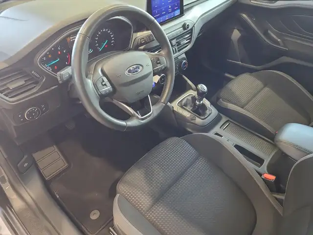 Ford Focus view 10