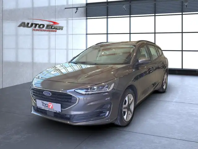 Ford Focus view 2