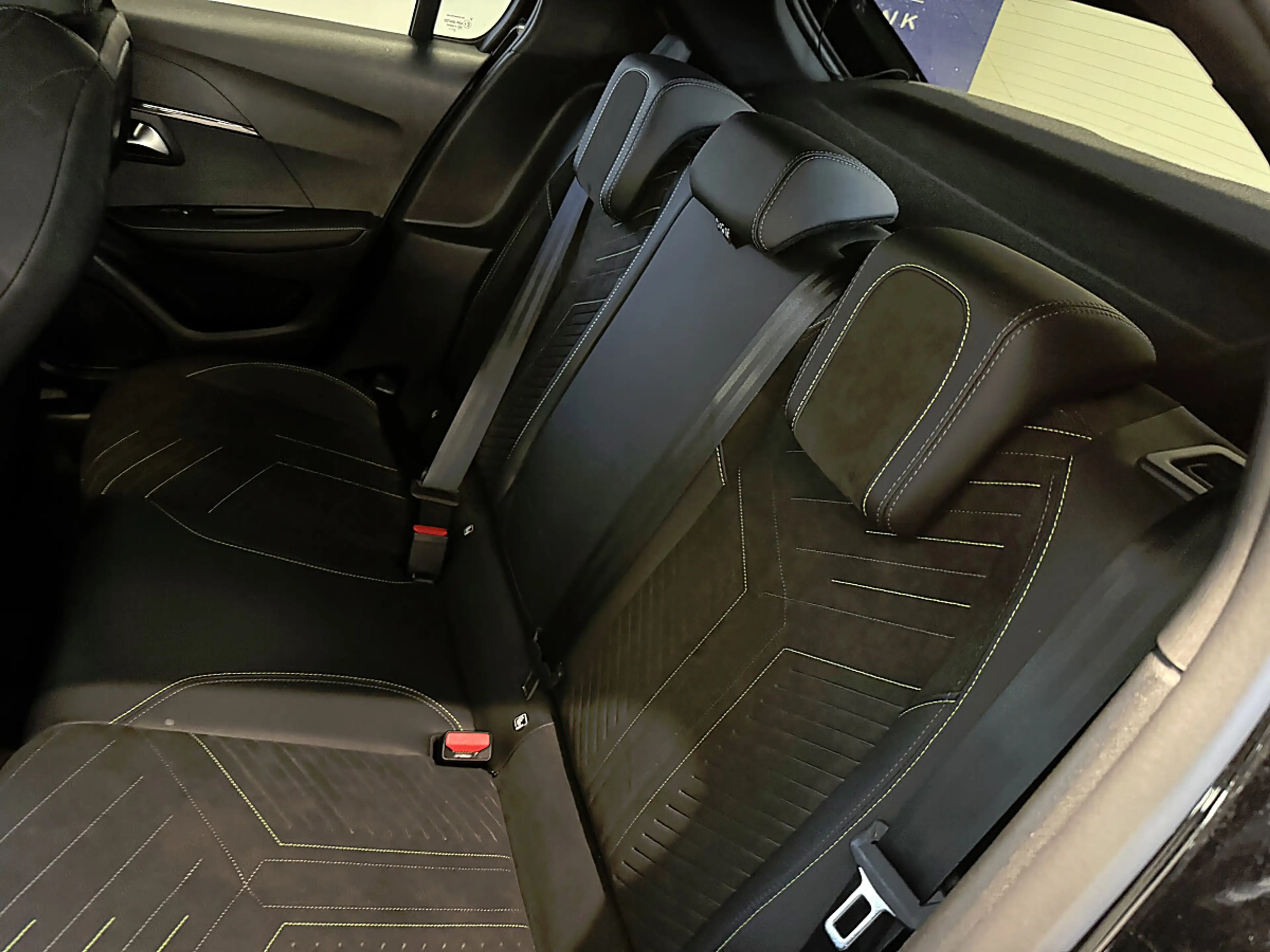 Peugeot 208 Hybrid 145 e-DCS6 GT — photo 8