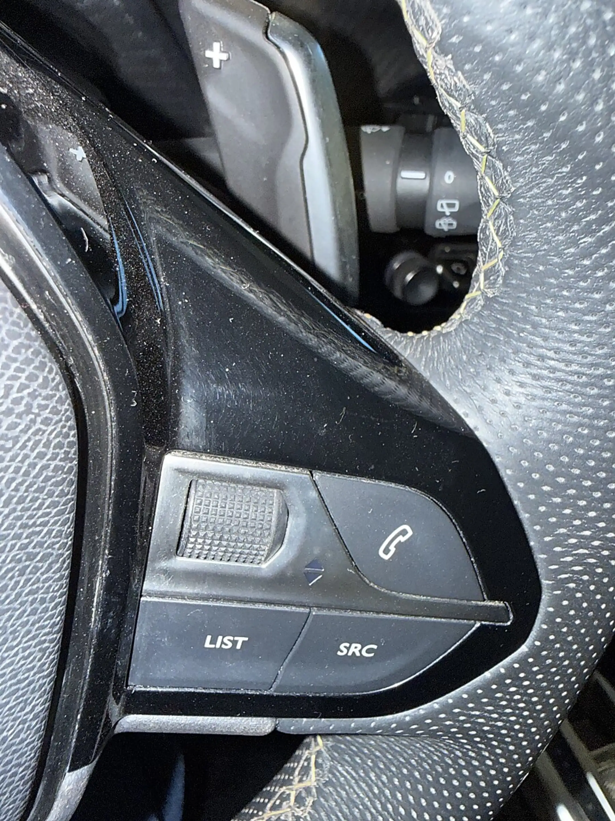 Peugeot 208 Hybrid 145 e-DCS6 GT — photo 13