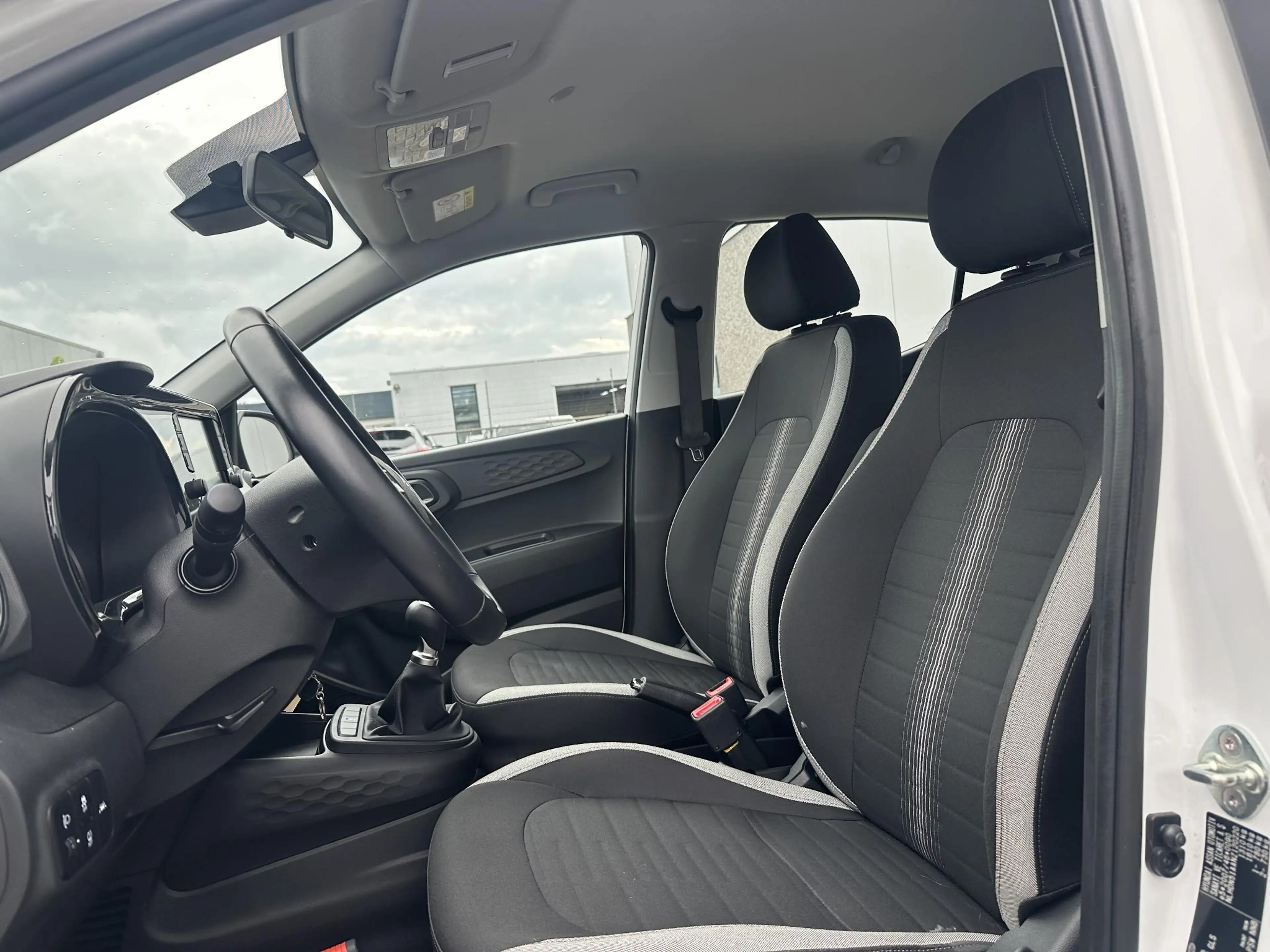 Hyundai i10 1.0 Comfort / Apple Carplay/Android Auto / Airco / — photo 6