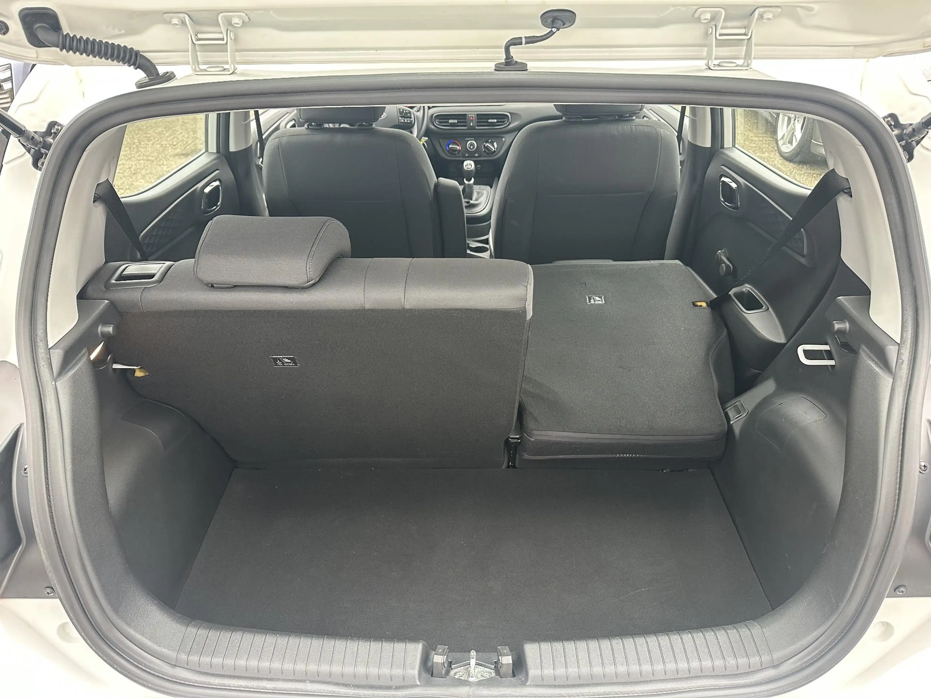Hyundai i10 1.0 Comfort / Apple Carplay/Android Auto / Airco / — photo 34