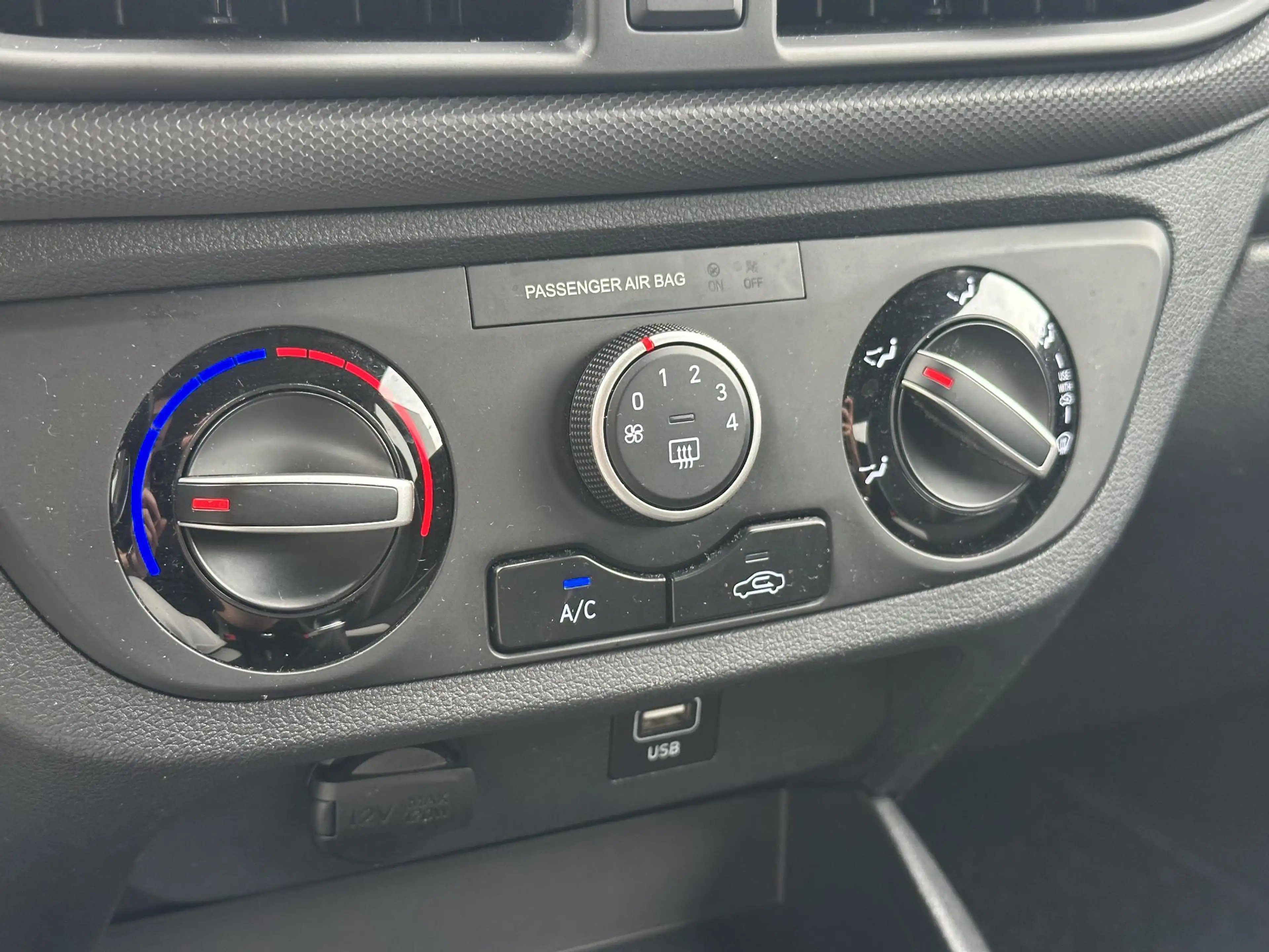 Hyundai i10 1.0 Comfort / Apple Carplay/Android Auto / Airco / — photo 4