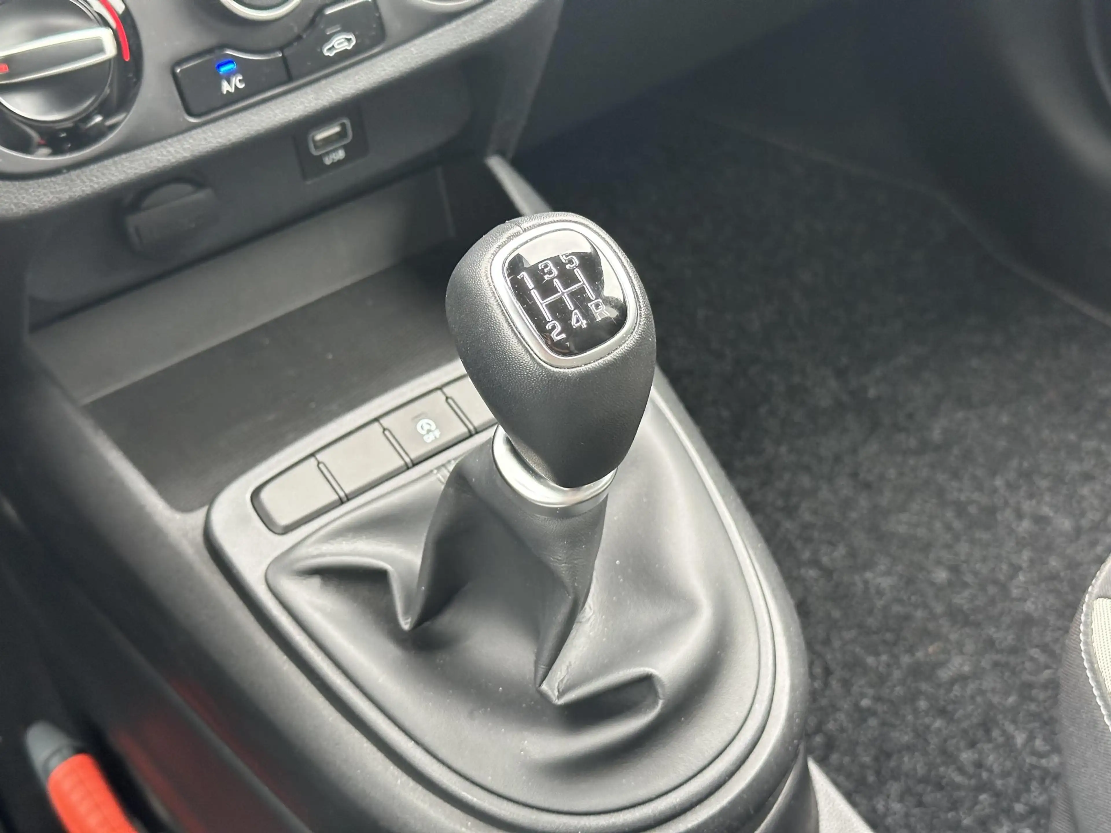 Hyundai i10 1.0 Comfort / Apple Carplay/Android Auto / Airco / — photo 19