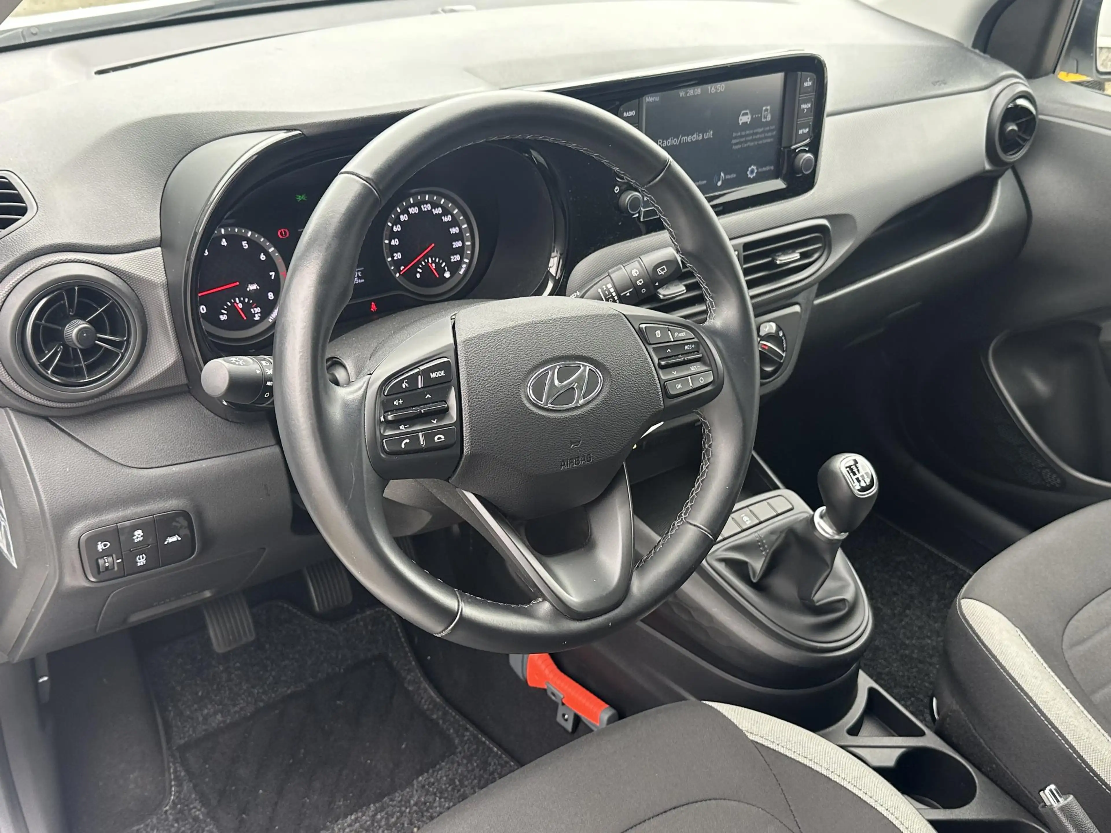 Hyundai i10 1.0 Comfort / Apple Carplay/Android Auto / Airco / — photo 17