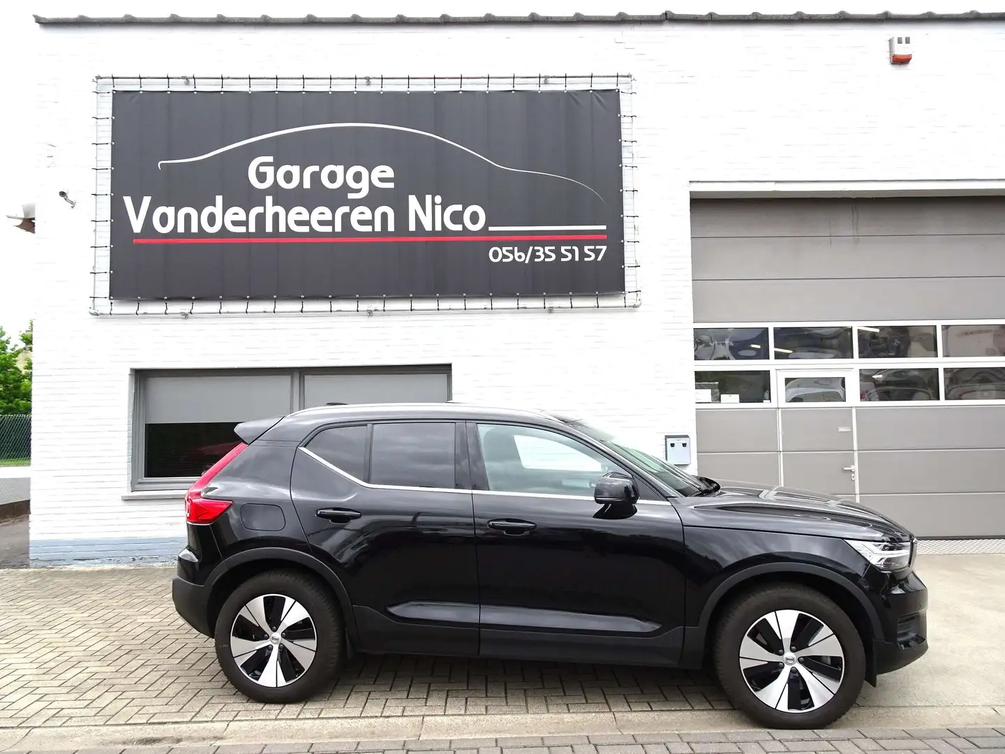 Volvo XC40 1.5T4 Recharge Inscription PANODAK,TREKH,CARPLAY Noir - 1