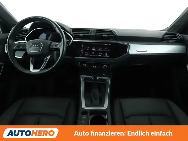 Audi Q3 view 12