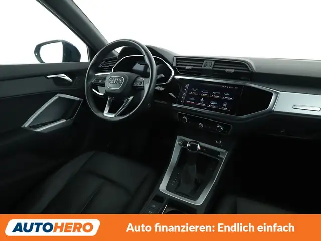 Audi Q3 view 13