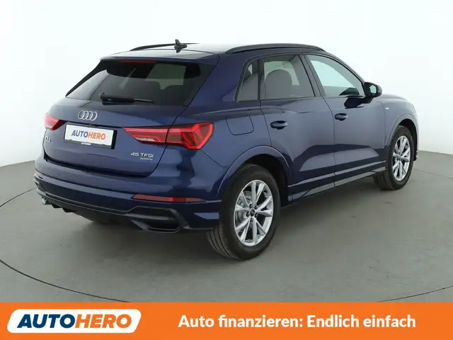 Audi Q3 view 6