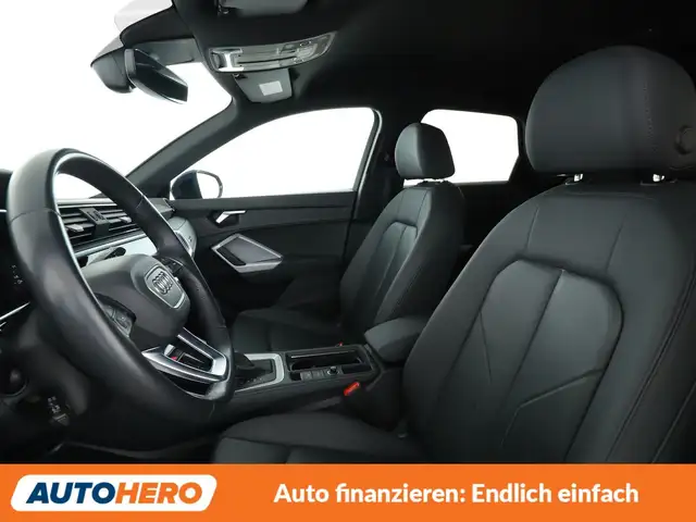 Audi Q3 view 10
