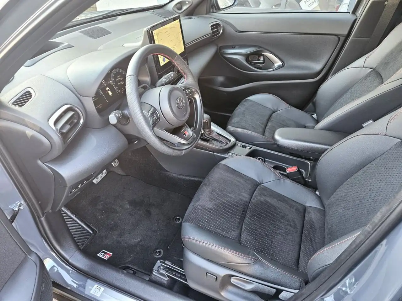 Toyota Yaris Cross Hybrid 130 1.5 VVT-i GR Sport 5