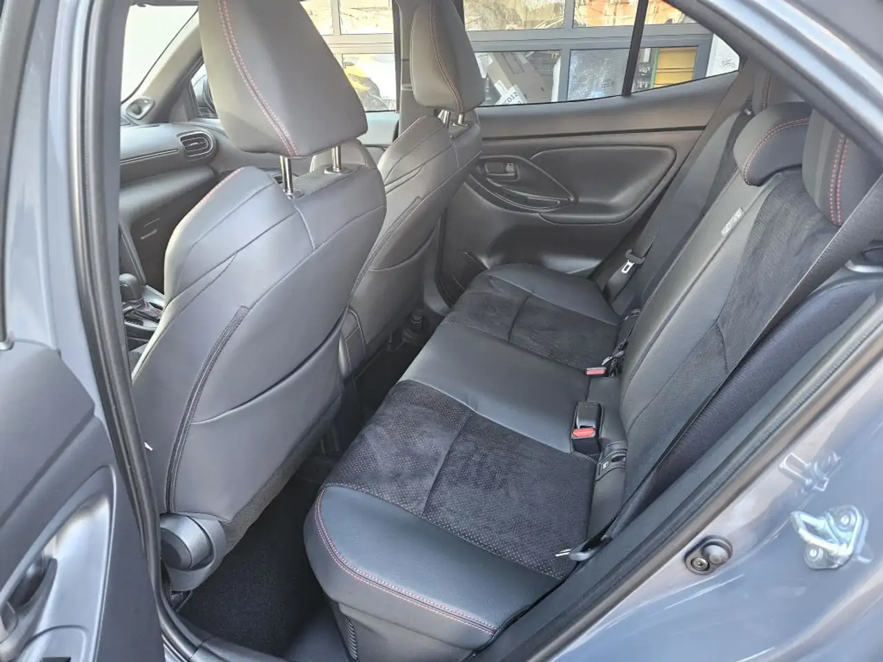 Toyota Yaris Cross Hybrid 130 1.5 VVT-i GR Sport 6