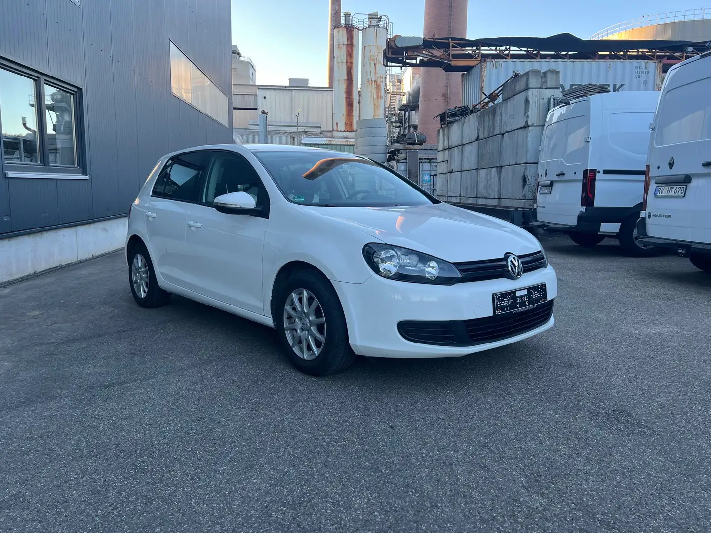 Volkswagen Golf Trendline TÜV NEU 10/2027 Weiß - 1