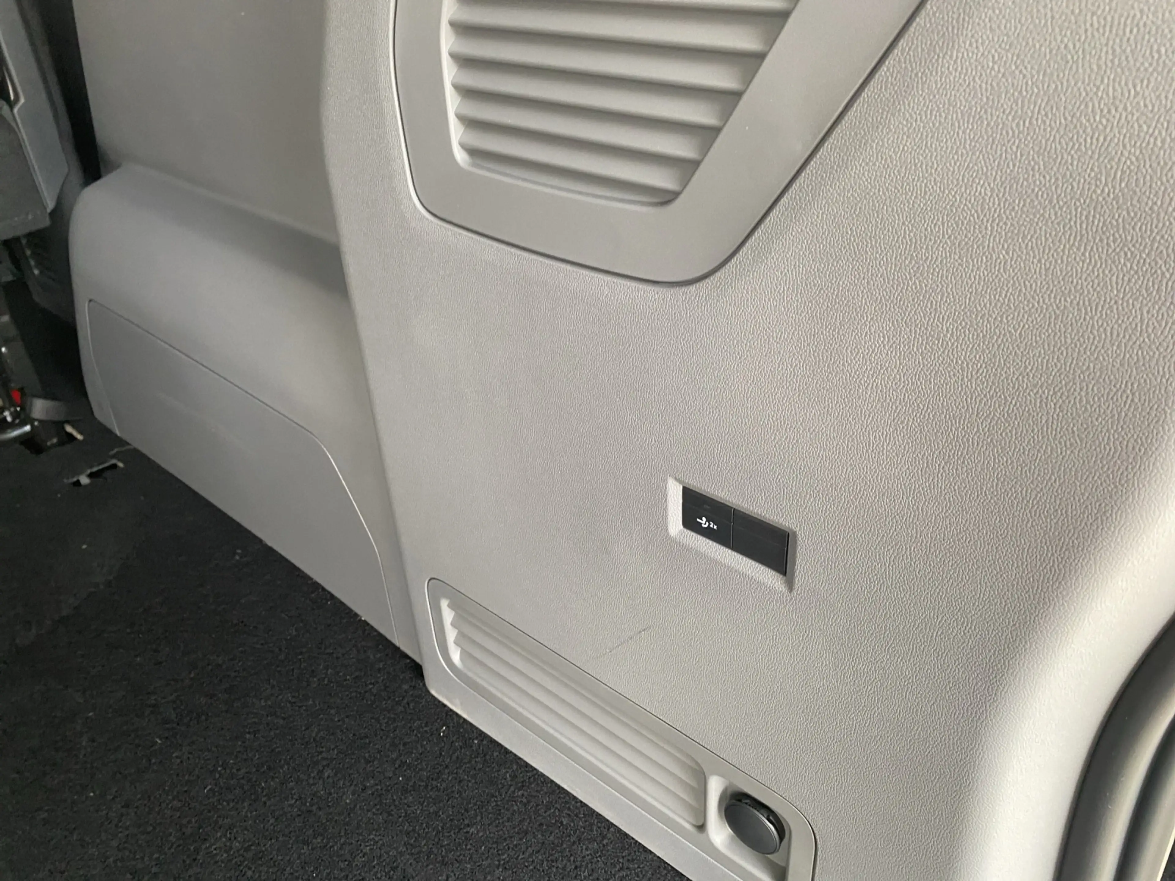 Volkswagen T7 Caravelle 2.0 TDI Automatik Style lang 4MOTION — photo 15