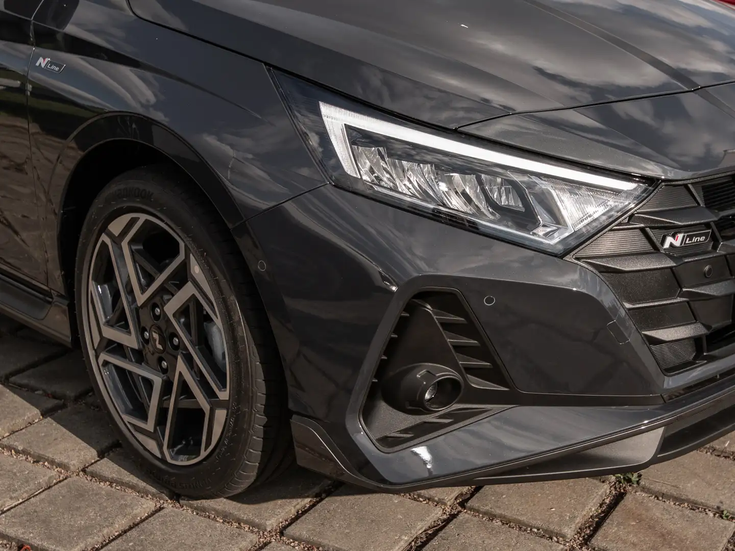 Hyundai i20 N Line+LED+SHZ+CARPLAY+NAVI+PDC+DAB+AMBIENTE Gris - 2