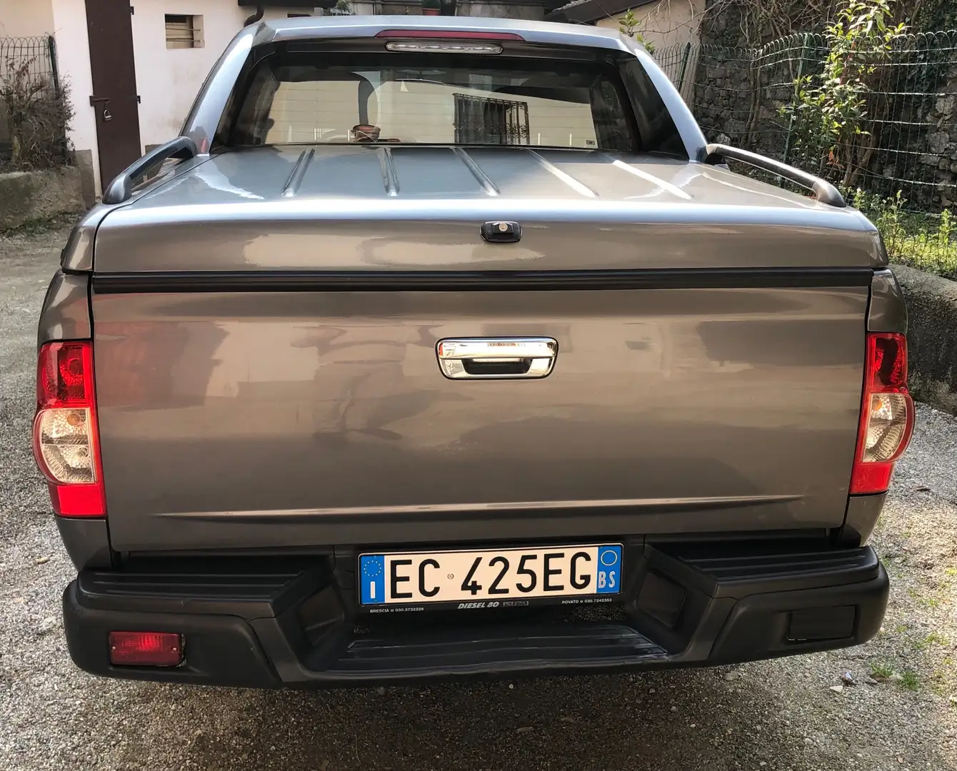 Isuzu D-Max 3.0 td crew LS 4x4 auto Grigio - 2