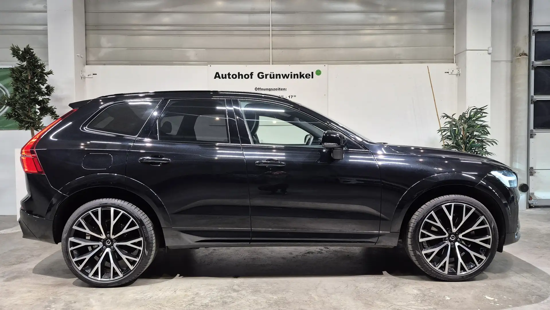 Volvo XC60 B5 - R Design - Pano + LUFT-Four-C + 22" Schwarz - 2