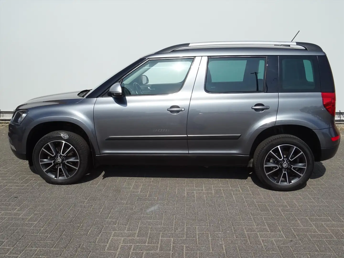 Skoda Yeti 1.4 TSI Greentech 125pk DSG-7 Drive [Trekhaak ] Grijs - 2