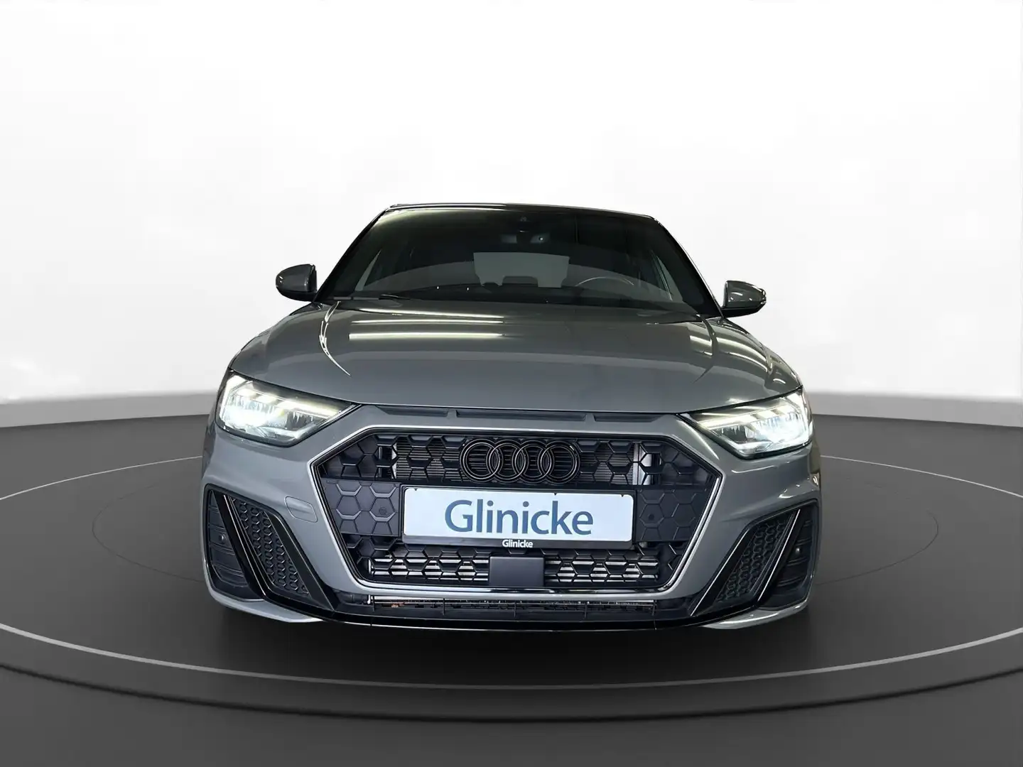 Audi A1 40 TFSI S line LED LM 18" Navi PDC+ Silber - 2