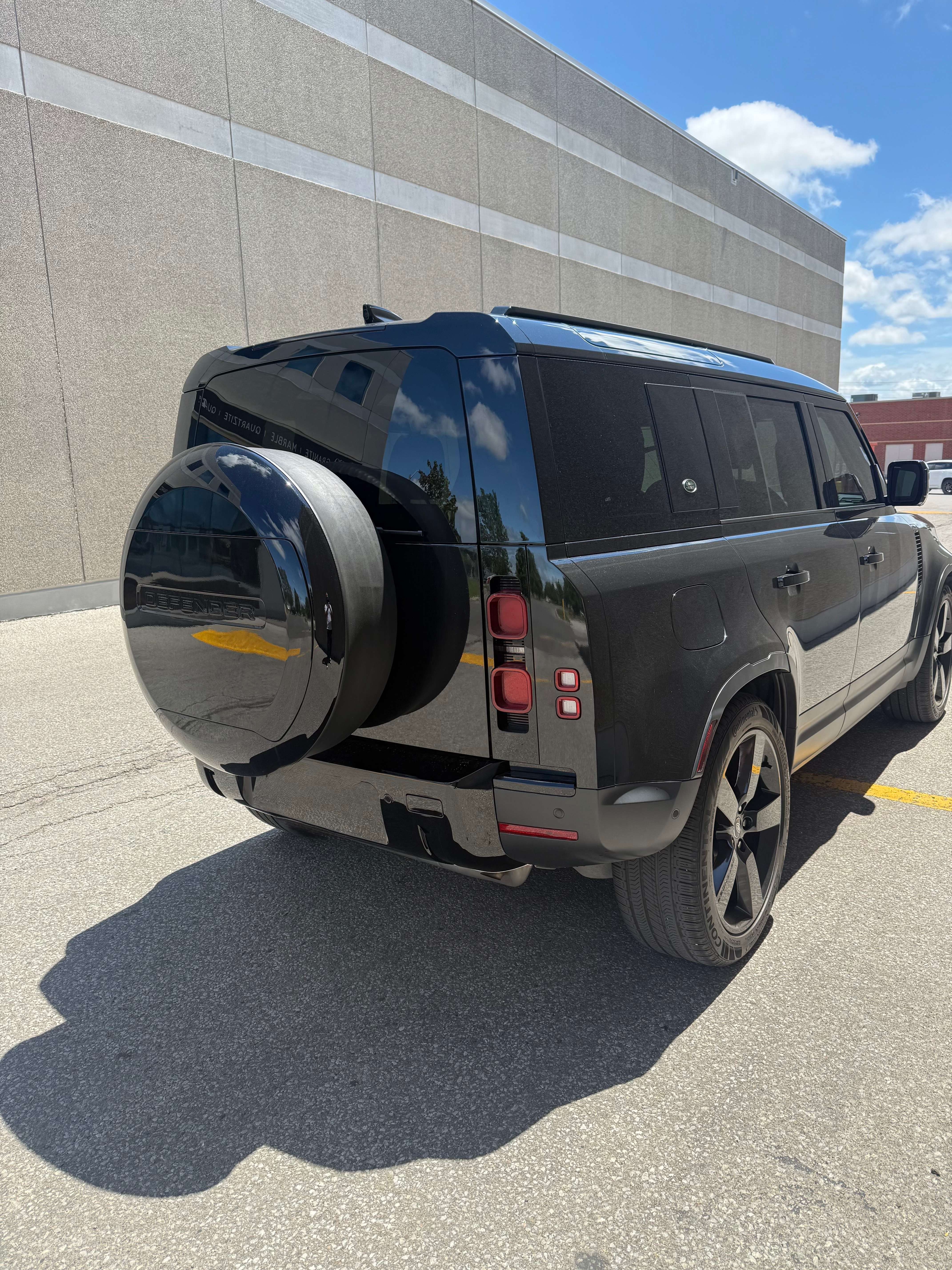 2024 Land Rover Defender S thumb 9