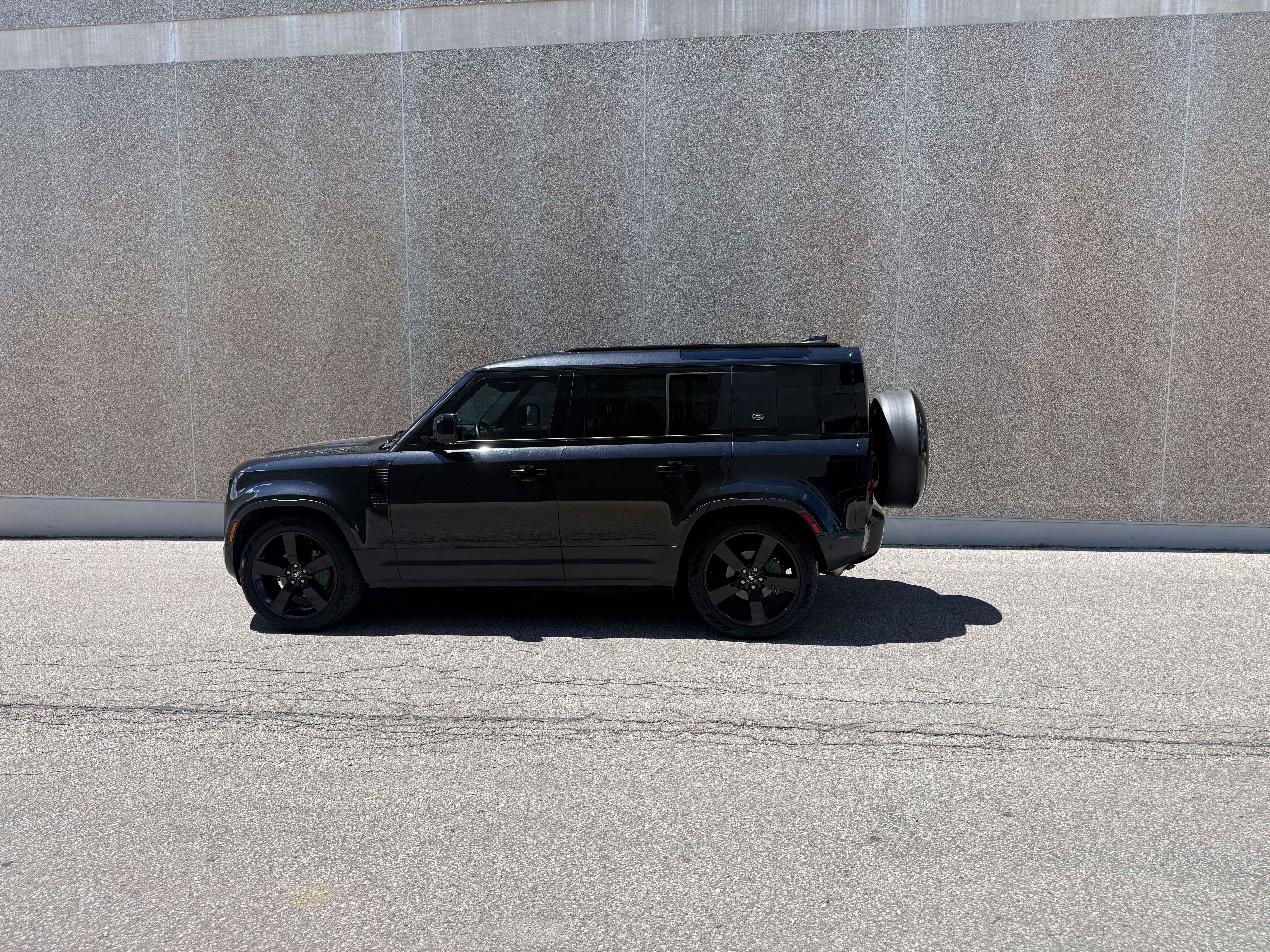 2024 Land Rover Defender S thumb 13