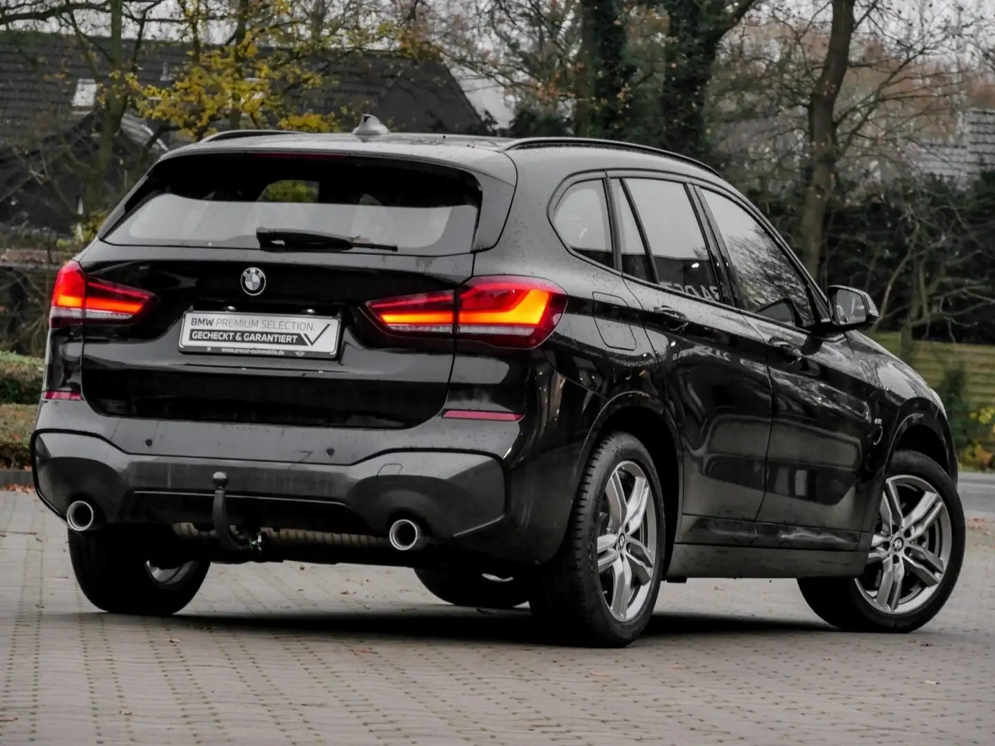 BMW X1 sDrive20i M SPORT+LED+SHZ+AUT+NAVI Schwarz - 2