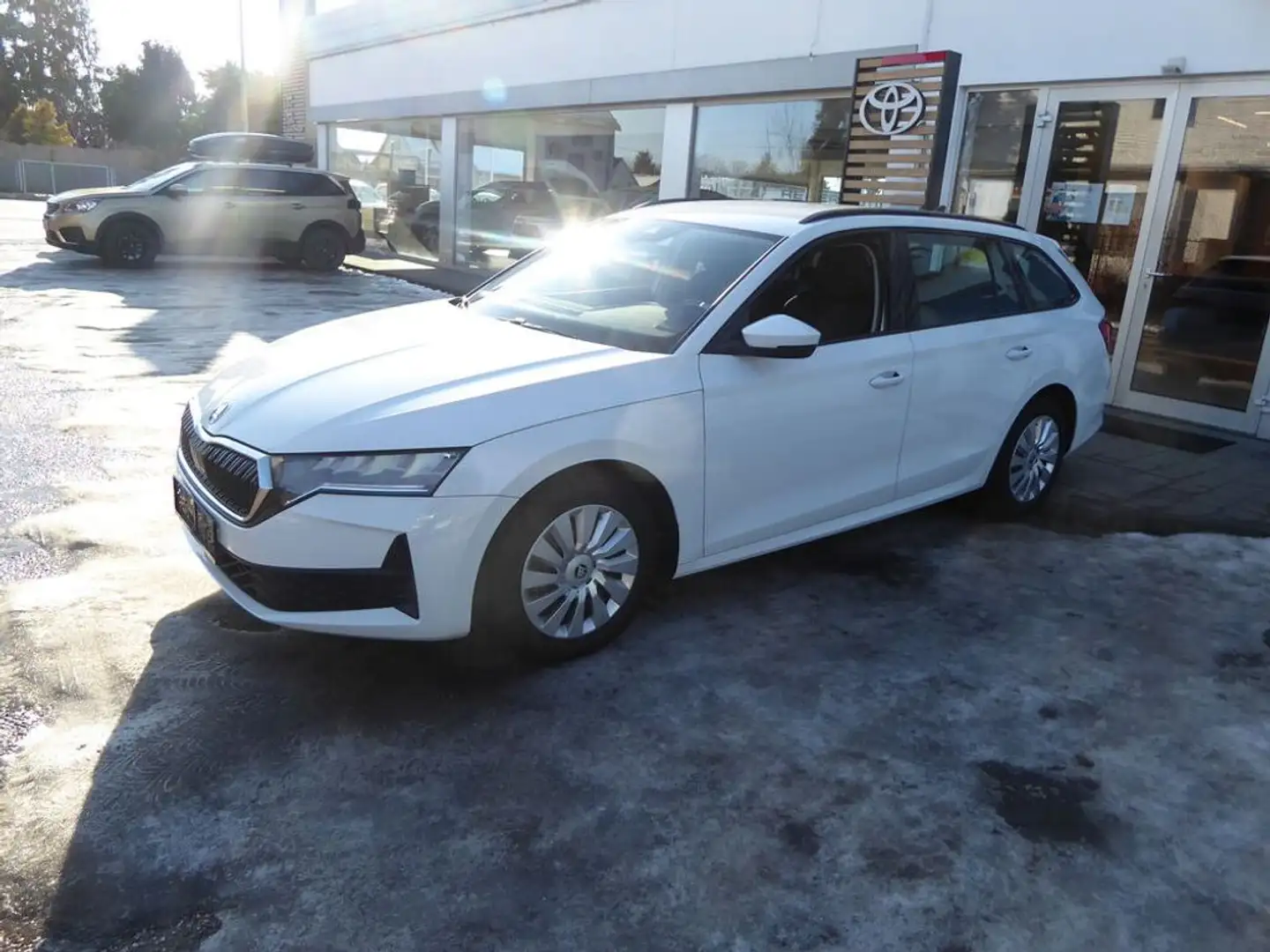 Skoda Octavia Combi 2.0 TDI *LED*SHZ*AHK* Weiß - 2