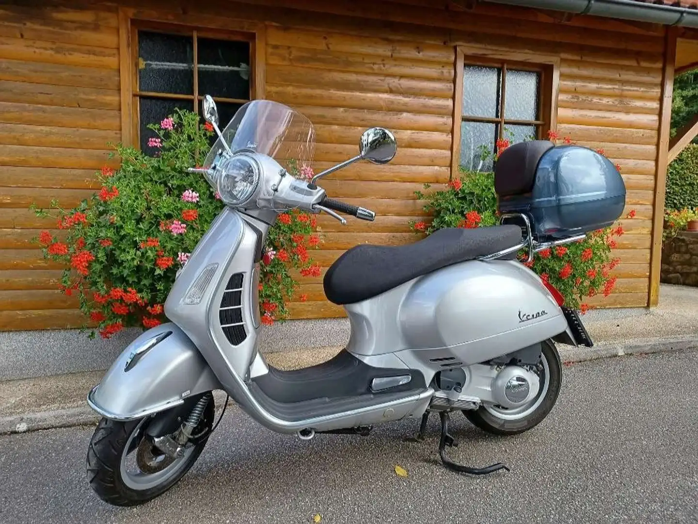 Vespa GTS 250ie Silver - 1