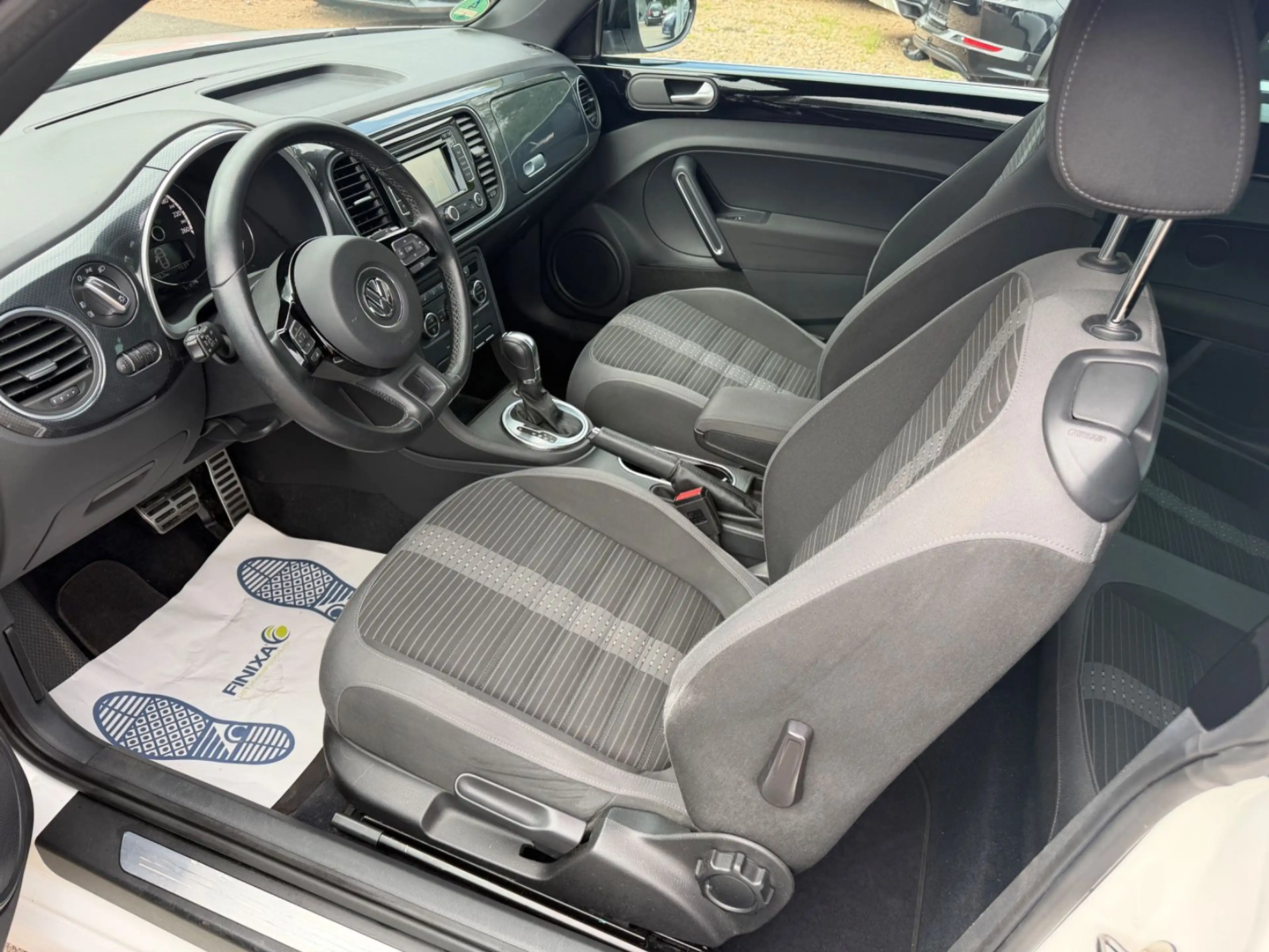 Volkswagen Beetle 2.0 16V T FSi Sport DSG+Navi+Tempomat+SHZ — photo 10