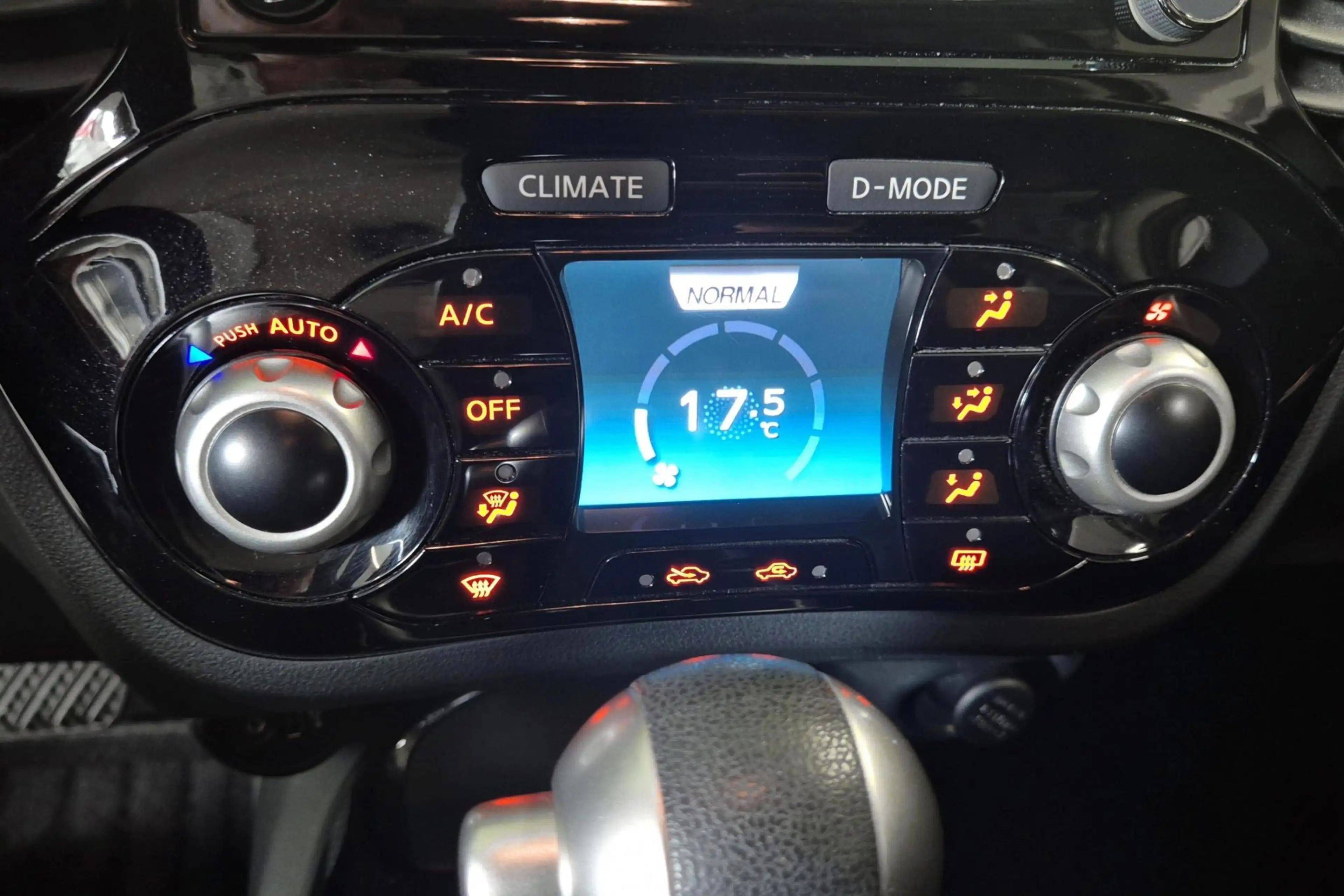 Nissan Juke 1.6 112 Xtronic N-Connecta Automaat/360 Camera/Cru — photo 21