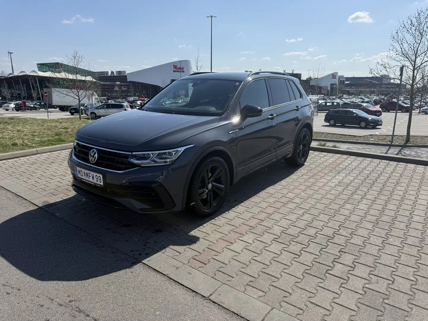 Volkswagen Tiguan 2,0 TDI R-Line DSG Black Style Matrix - 1