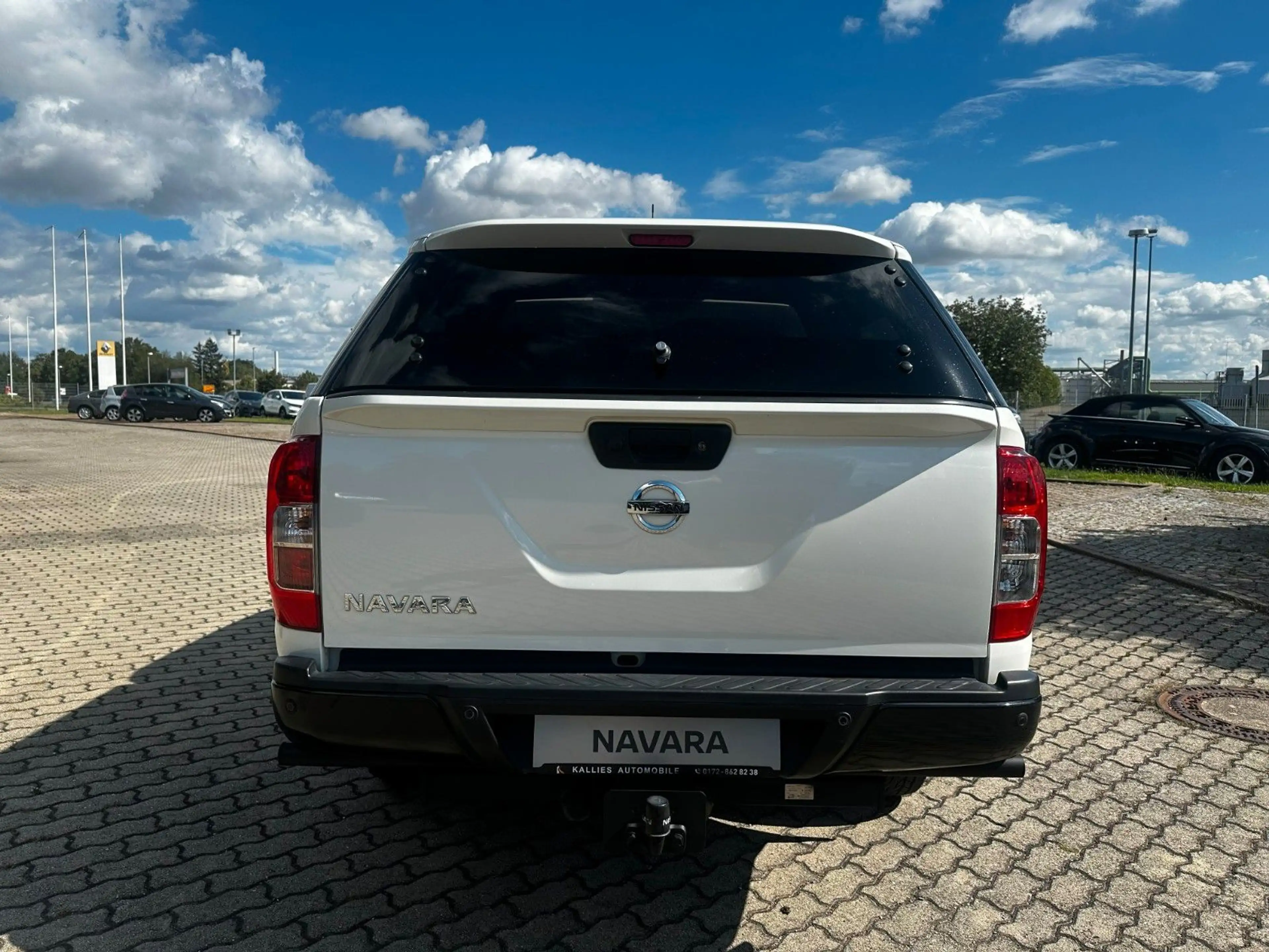 Nissan Navara NP300 N-Guard 4x4 wie neu, Werksgarantie — photo 5