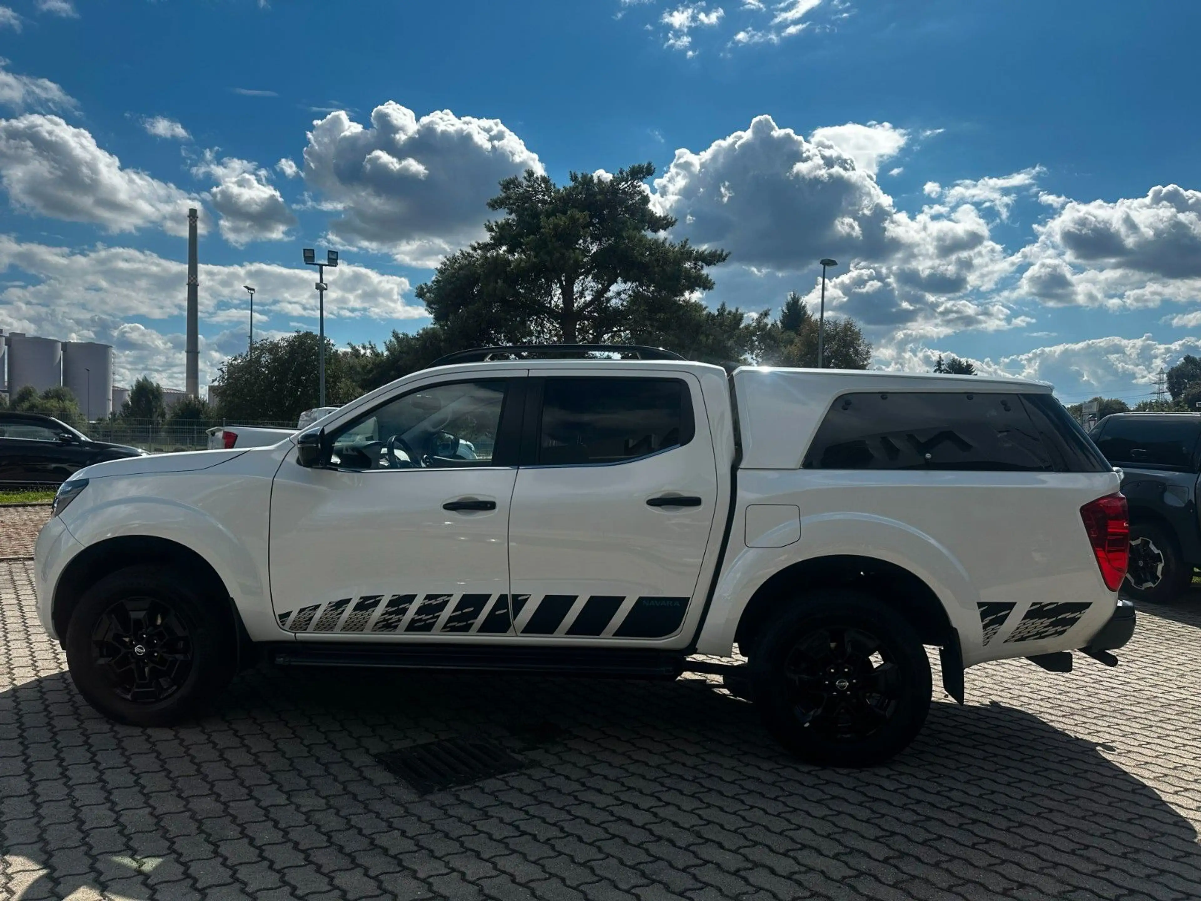 Nissan Navara NP300 N-Guard 4x4 wie neu, Werksgarantie — photo 3