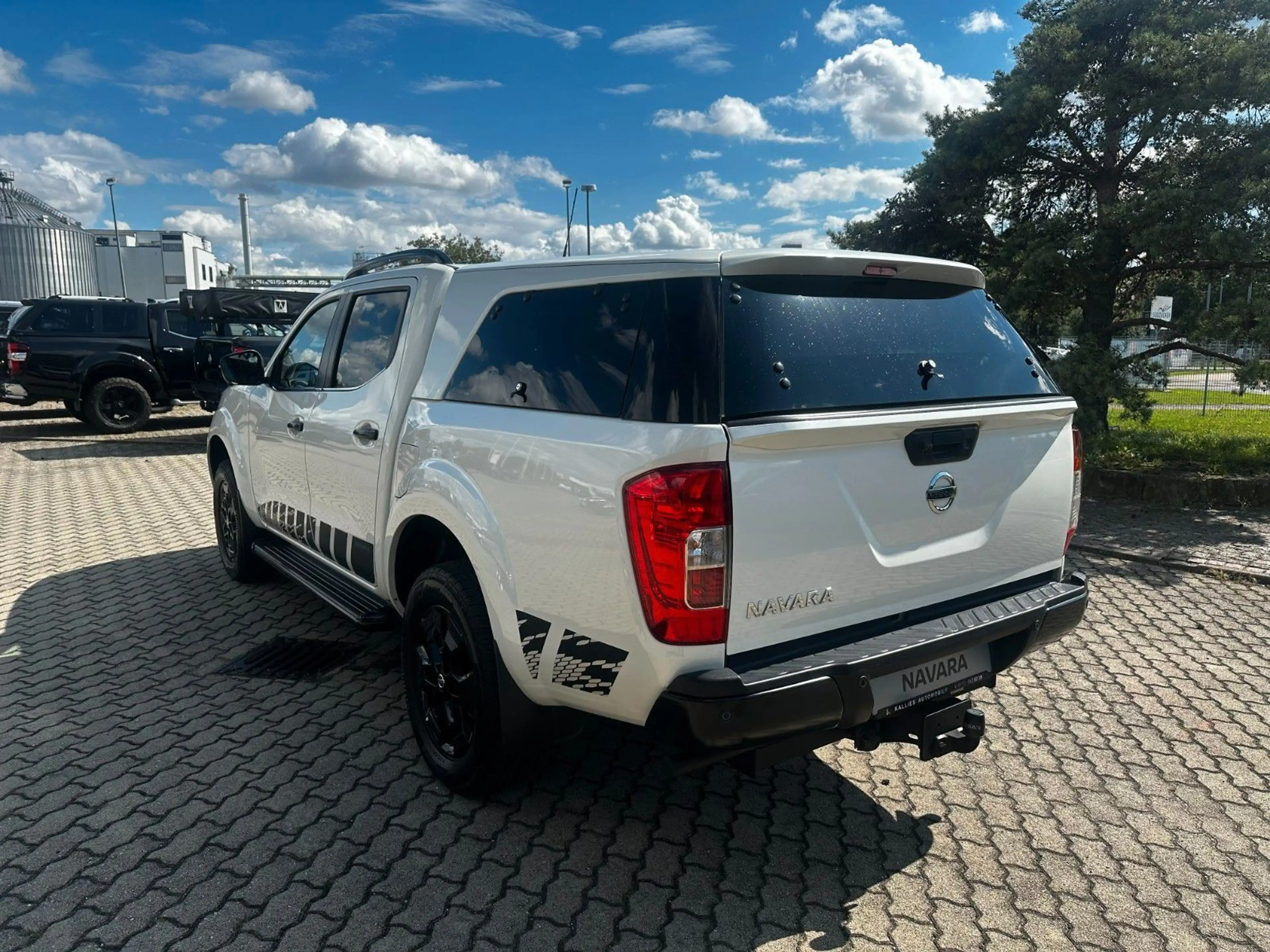 Nissan Navara NP300 N-Guard 4x4 wie neu, Werksgarantie — photo 4