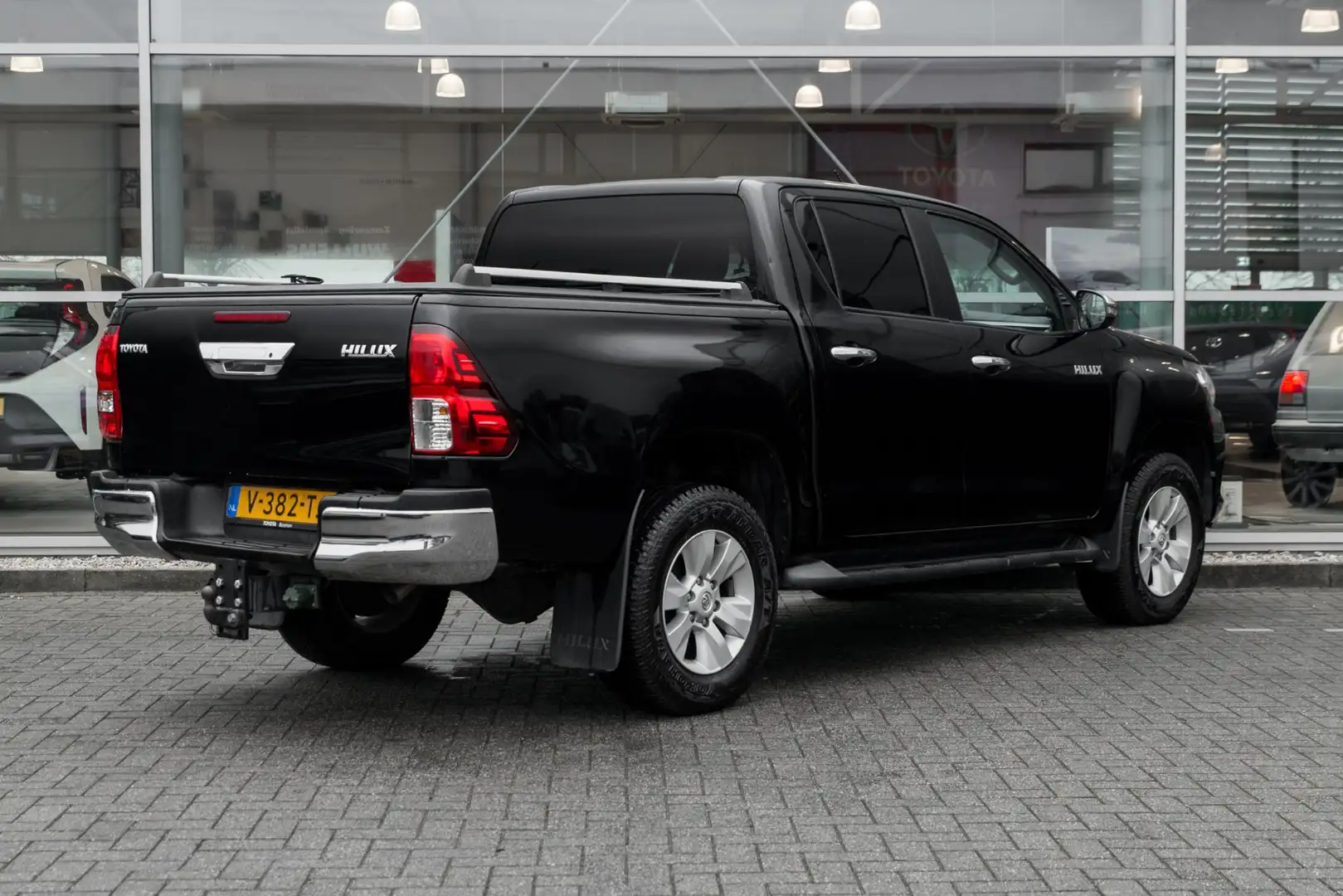 Toyota Hilux 2.4 D-4D-F Double Cab Professional Noir - 2