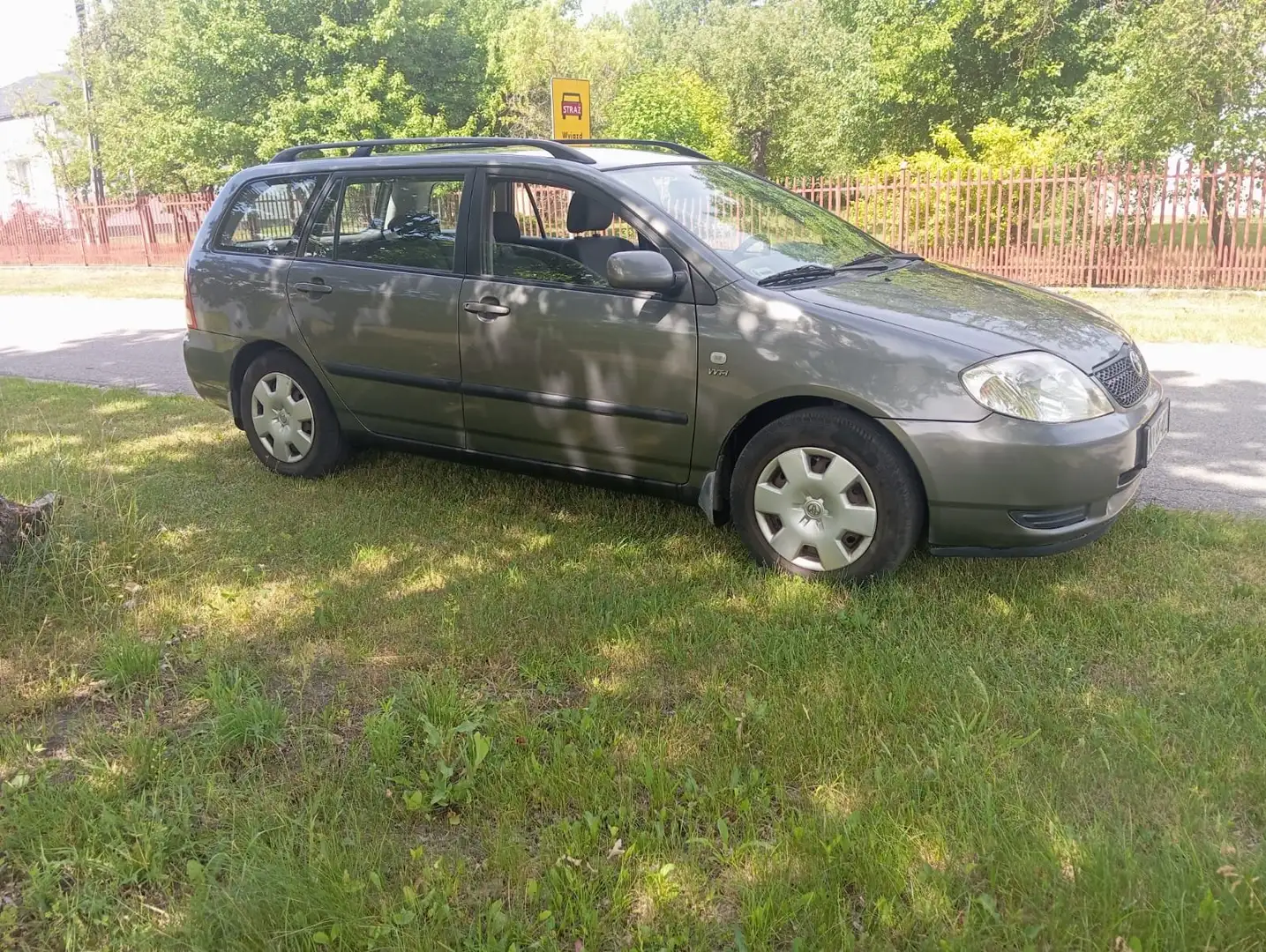 Toyota Corolla Toyota corolla break, 1,6 essence et climatisée Vert - 2