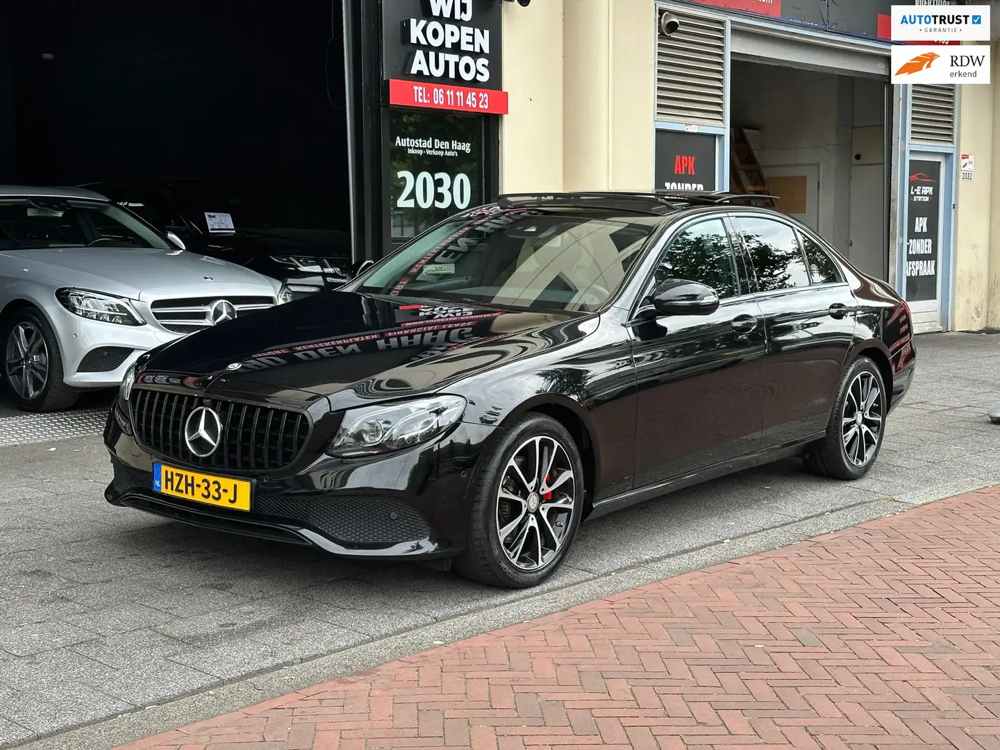 Mercedes-Benz E 220 d Prestige Plus Leer Navi Pano Black - 1